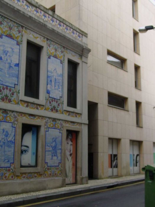 Aluga-se Moderno  Apartamento T1 com garagem, no centro de Aveiro.