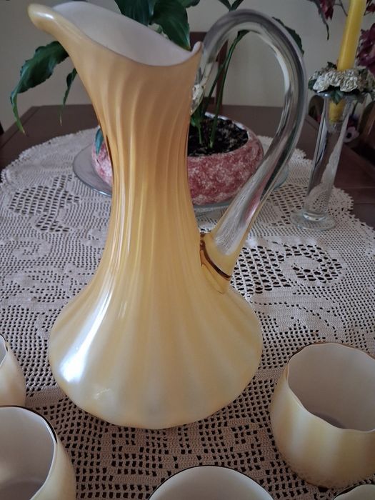 Conjunto jarro +6copos vidro amarelo de 1970