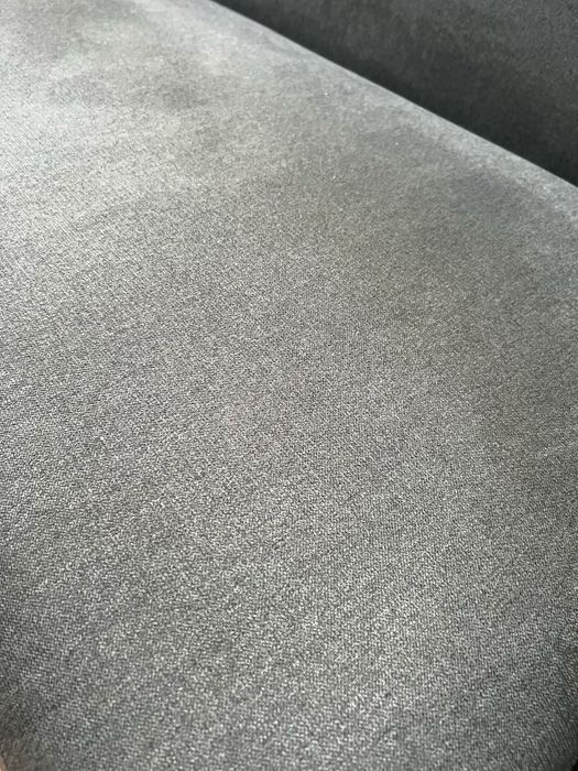 Sofá moderno e confortável – Como novo!