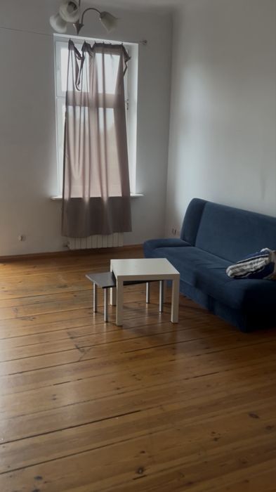 Odstapie pokoj w wynajmowanym mieszkaniu 25m2 z balkonem