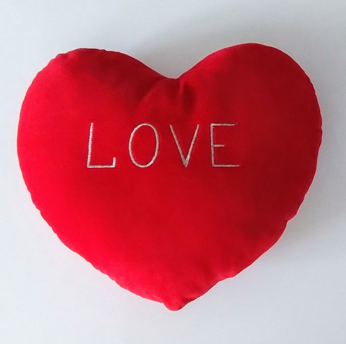 LOVE czerwona poduszka w kształcie serca wysoka miękka 39x29x10cm