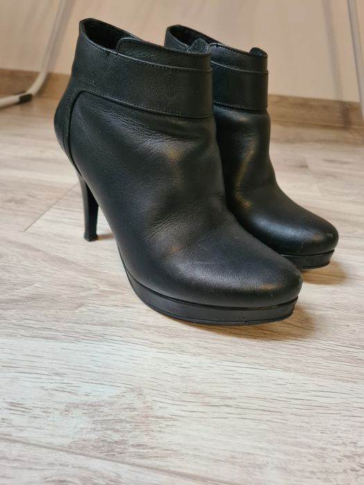 Skórzane botki na obcasie Baldaccini