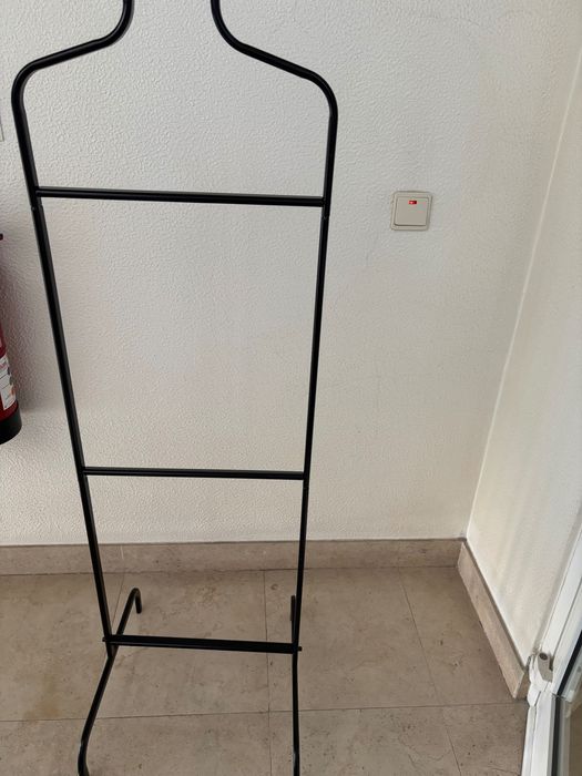 Cabide de chão para quarto