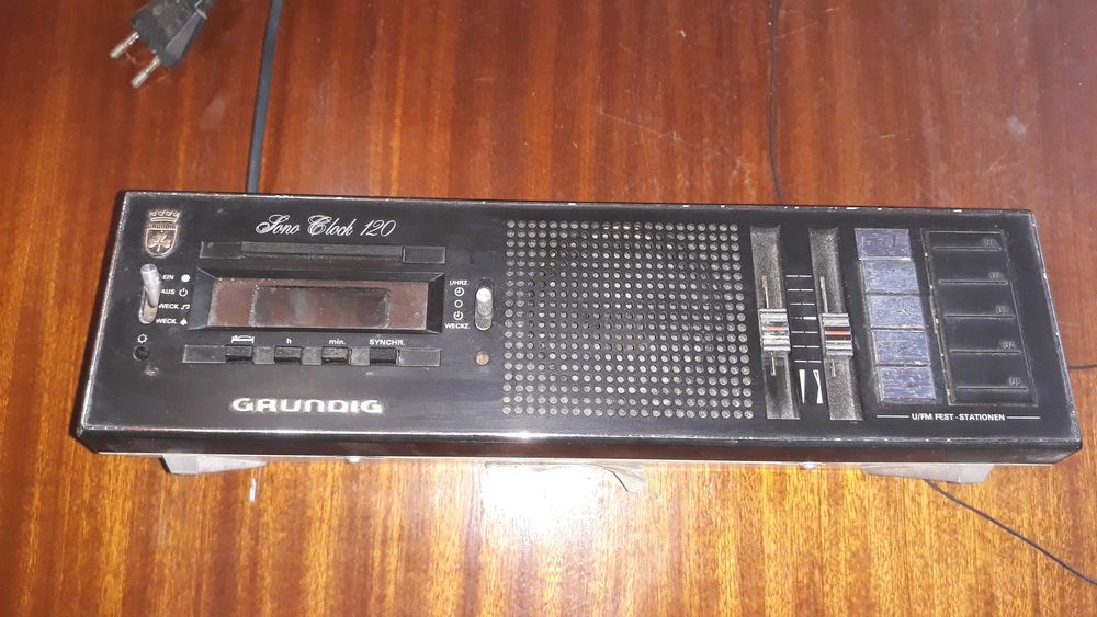Vintage Radio Grundig Sono Clock 120 / Retro / 80's
