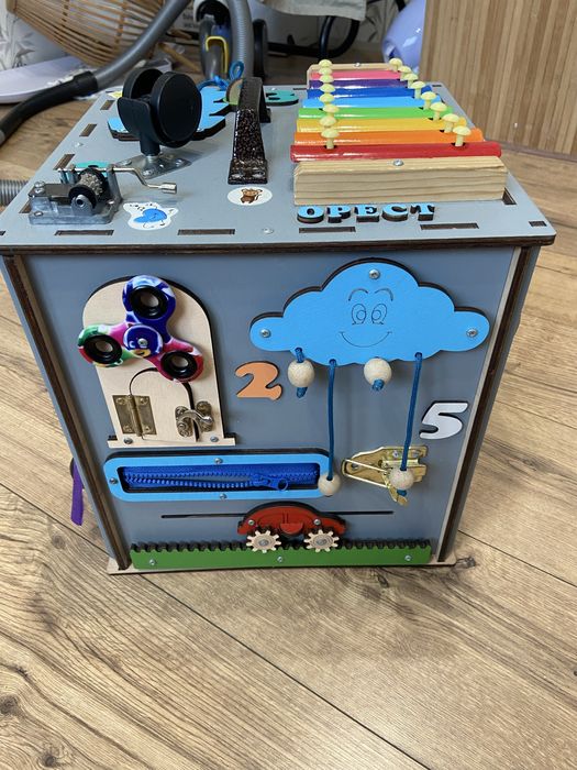 Бізікуб іграшка Бізікуб