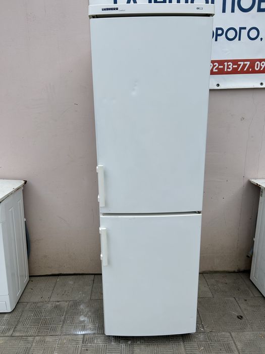 Двухкамерный холодильник Liebherr  CU30210.Высота 180 см!