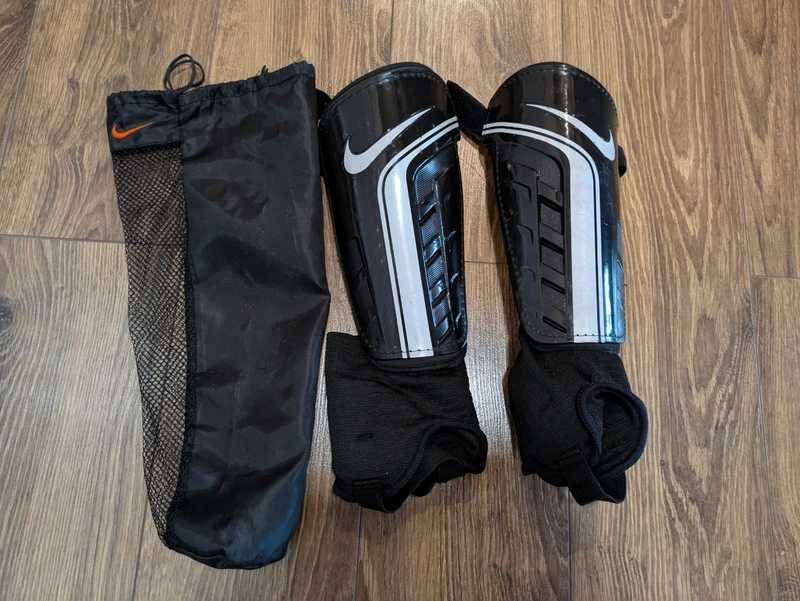 Ochraniacze Piłkarskie Nike Rozmiar XL