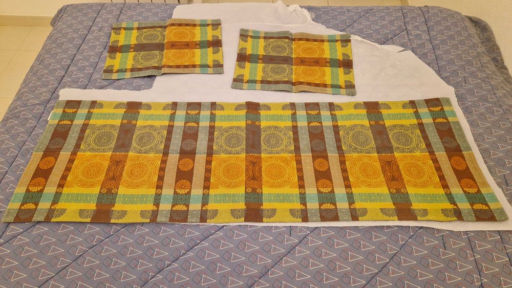 1 Corre mesa e 2 individuais - Loja do Gato Preto