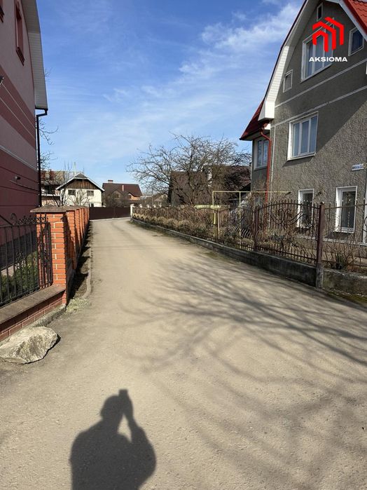Продам широку ділянку 21 сот у Крихівцях під будівництво