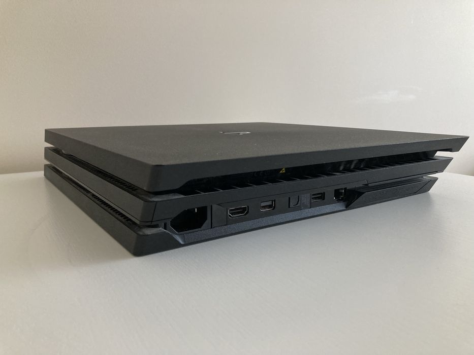 Playstation 4 PS4 PRO CUH-7116B