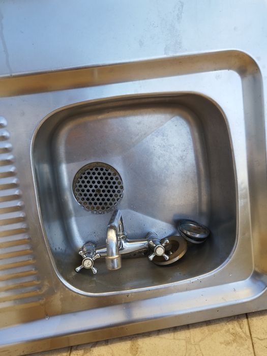 Banca lava loiça em Inox com torneira