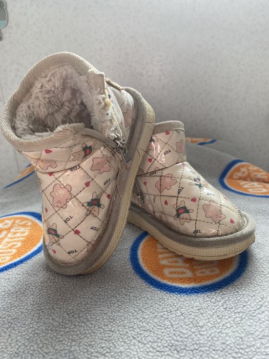 Черевички доя дівчинки