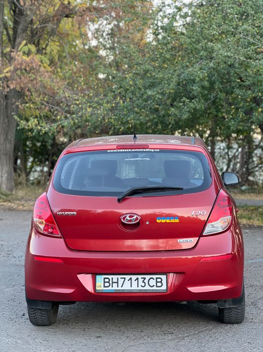 ЭКОНОМНЫЙ городской автомобиль  Hyundai i20, 2014 года