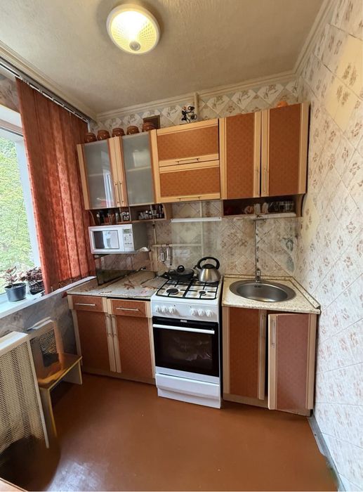 Продам 2/2/5 вул.Курсова 40.ЦЕНТР МІСТА