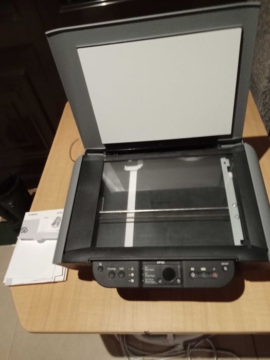 Máquina de tirar fotos cópias etc nova