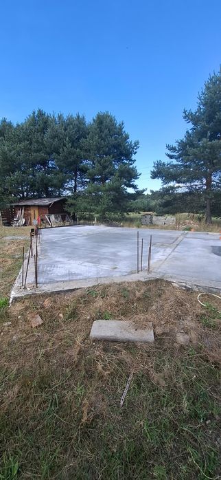 Działka z fundamentami – WIDOK NA LAS