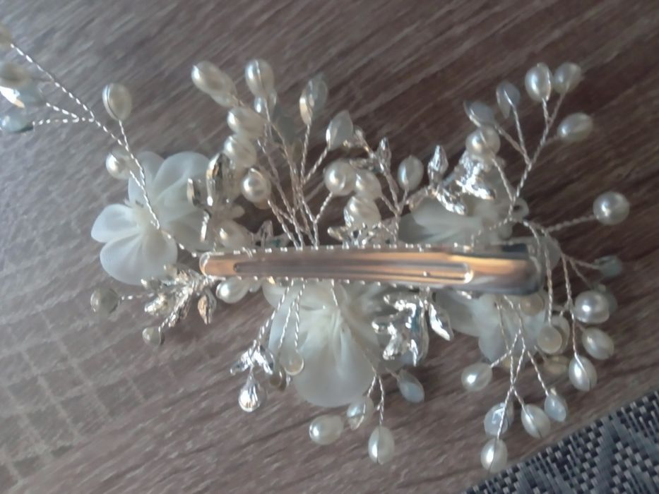 Nowa  ślubna ozdoba do włosów
