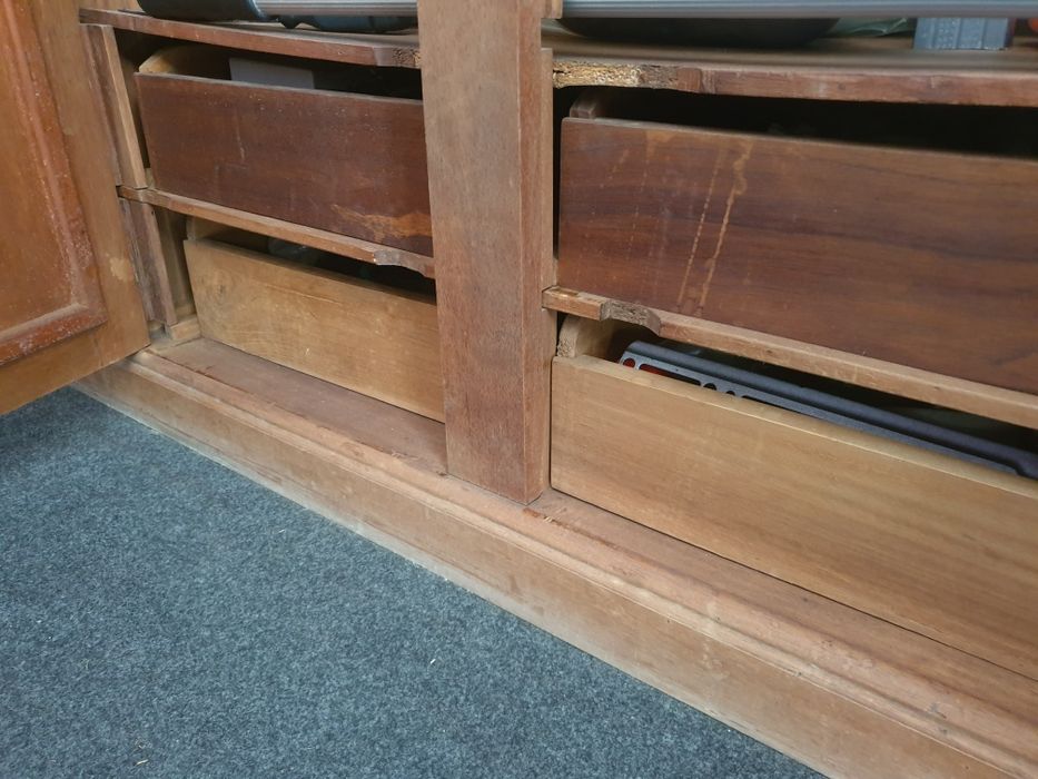 Roupeiro móvel guarda fatos em madeira