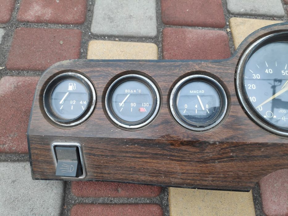 Панель приборов ВАЗ 2106