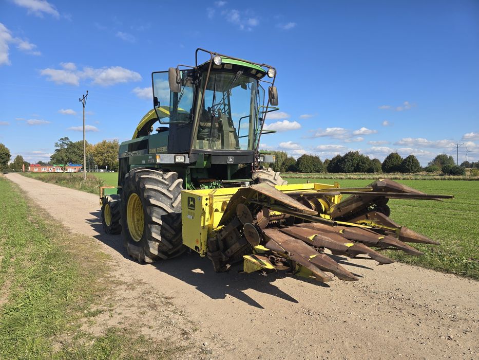 Sieczkarnia John Derre 6910