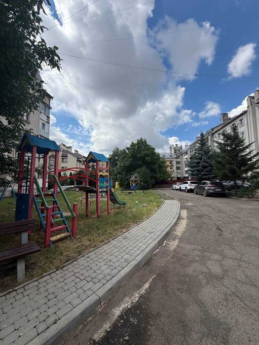 Здається в оренду простора 3-кімнатна квартира. Вул. Чорновола 101