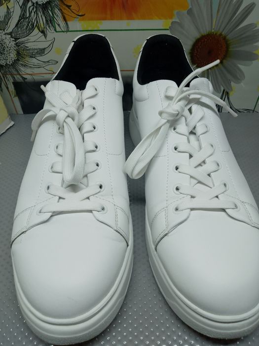 Niesamowite skórzane sneakersy Emporio Armani 44
