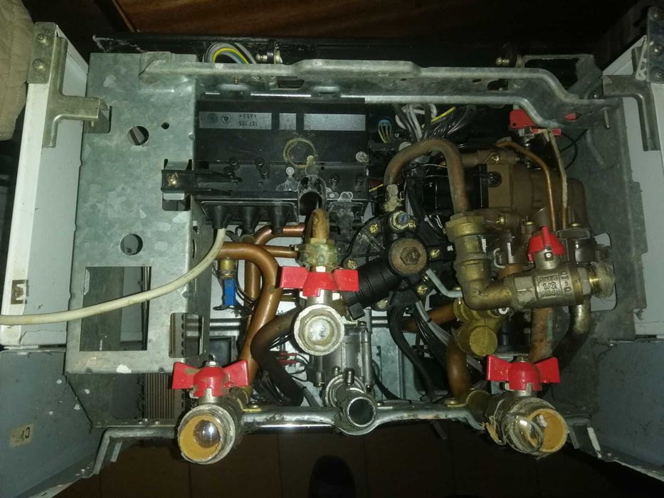 Продам газовый котел VAILLANT T5 двухконтурный  настенный