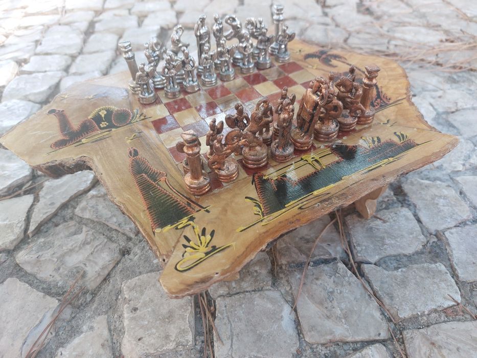 Jogo de xadrez rústico artesanal em madeira de Oliveira