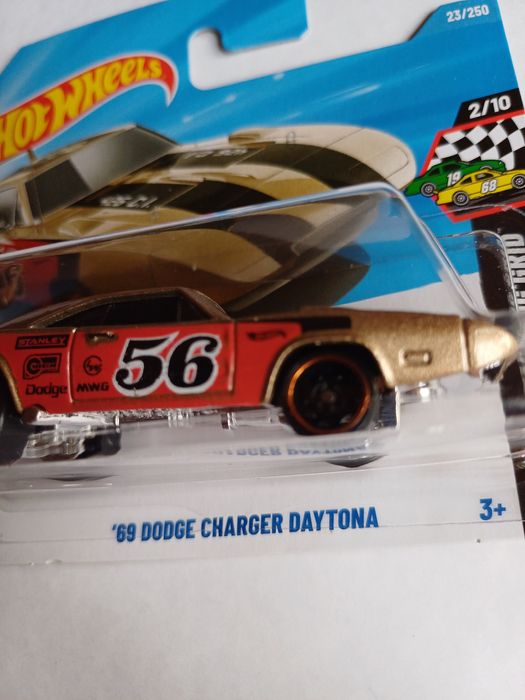 Hot Wheels 69 Dodge Charger Daytona