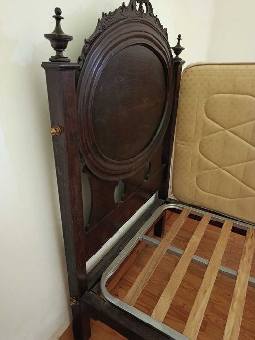 Cama solteiro muito antiga antiguidade madeira maciça com colchao 195x95cm