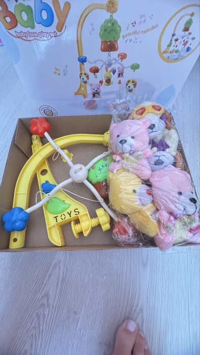 Мобіль у дитяче ліжечко.