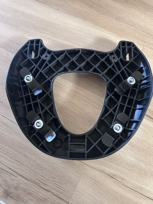 Top case Givi v46 + base