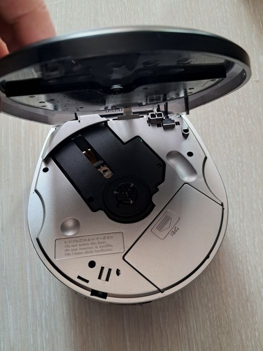 Плеєр Sanyo VCD-X220A.VCD, CD, MP3 та CD-R/RW.