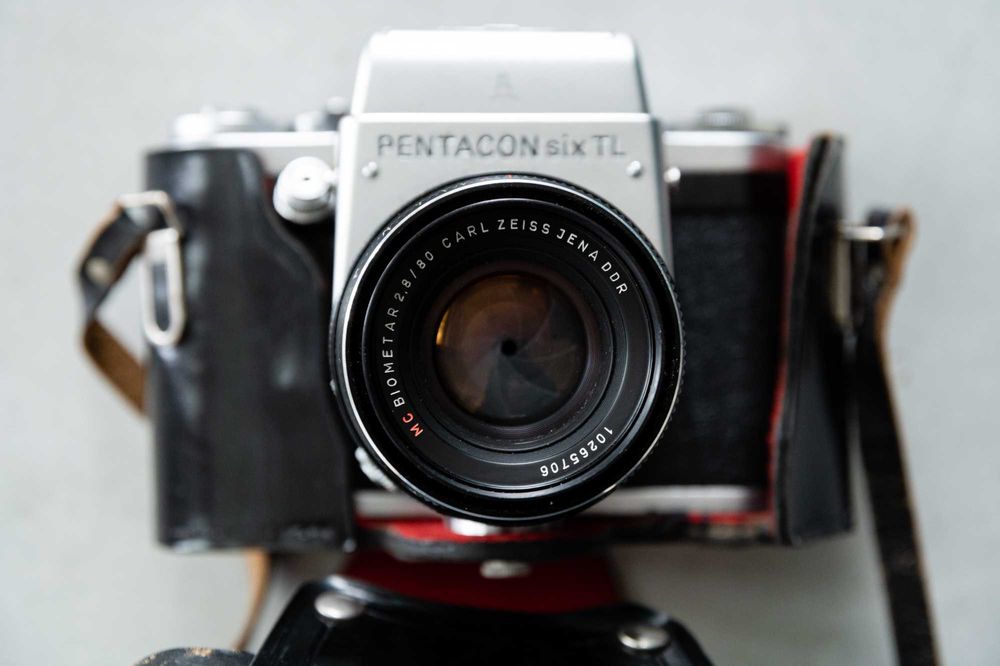 Aparat Analogowy Pentacon Six TL z Carl Zeiss Jena 80 2.8