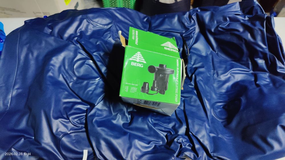 Colchões de encher e bomba eléctrica