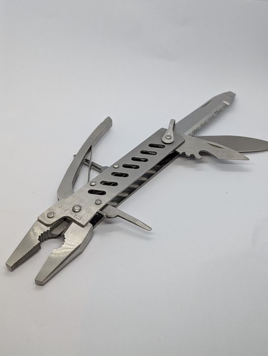 Multitool z etui