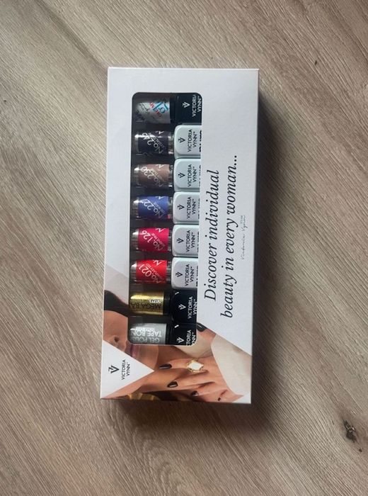 Zestaw Victoria Vynn – 8 lakierów do manicure hybrydowego