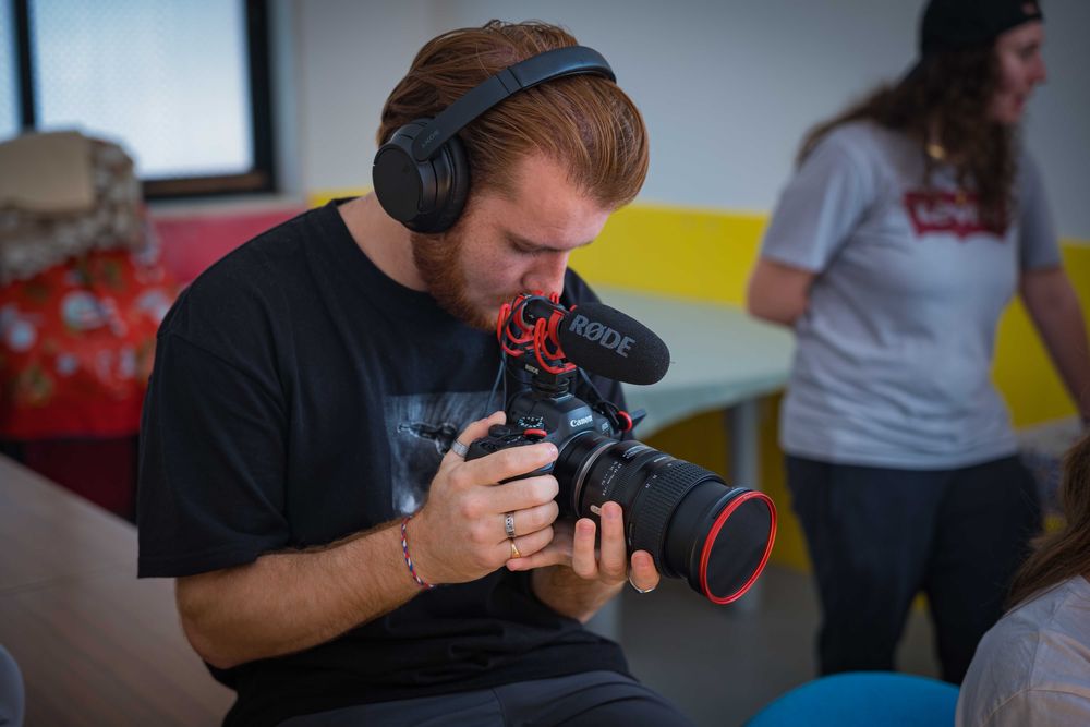 Edição de Vídeo Profissional – YouTube, Reels, TikTok, e Corporativos