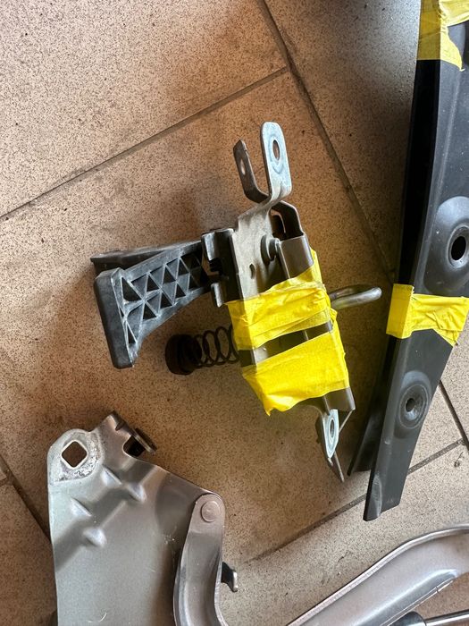 Кріплення капоту Renault Scenic 654000004R