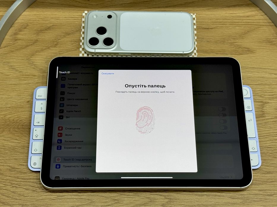 Планшет APPLE iPad 10.9 64GB Silver (100% АКБ 67 циклів, bypass)