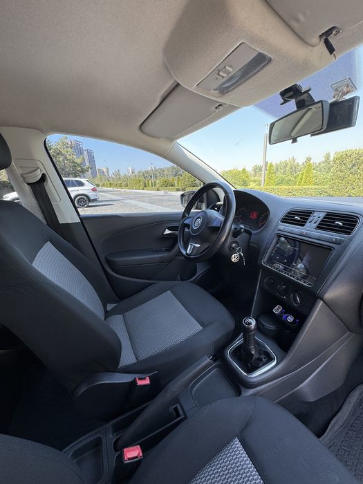 Volkswagen Polo 2012 VIN XW8ZZZ61ZCG058013 фото оголошення 3 з 8