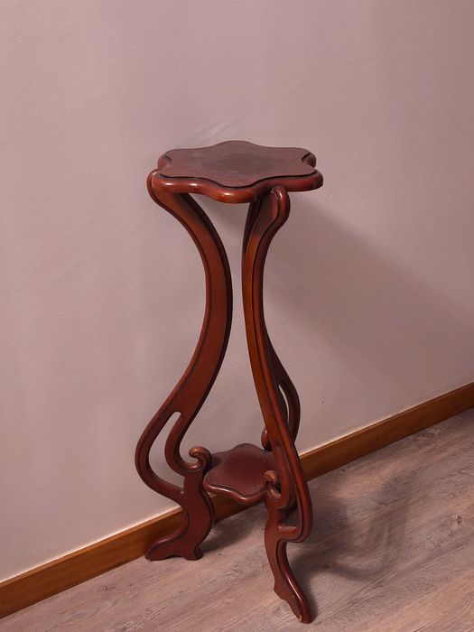 Floreira / Pedestal de Madeira - Elegante e Compacto