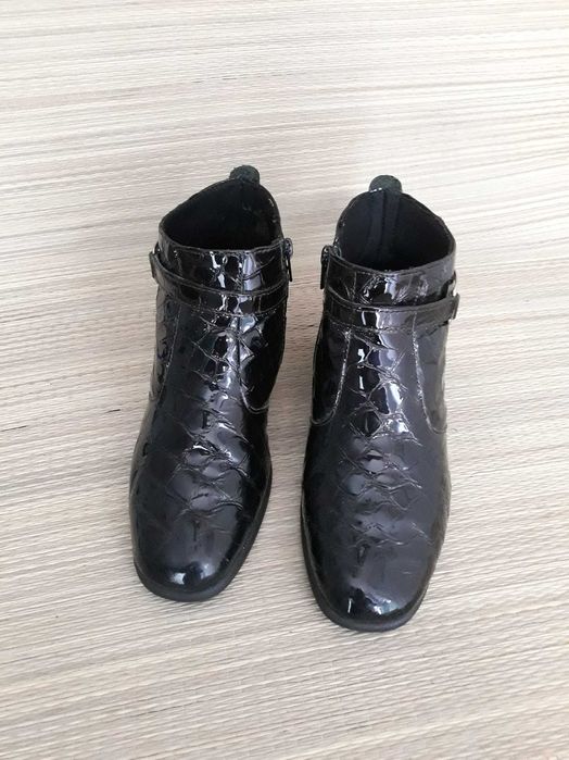 Botas pretas de senhora Nº 37