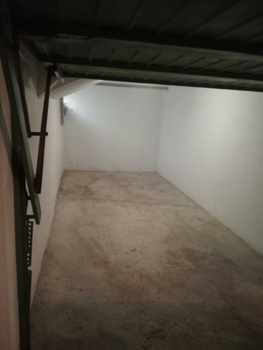 Espaço de garagem arrenda se