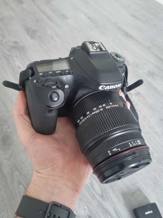 Фотоапарат Canon EOS 80D