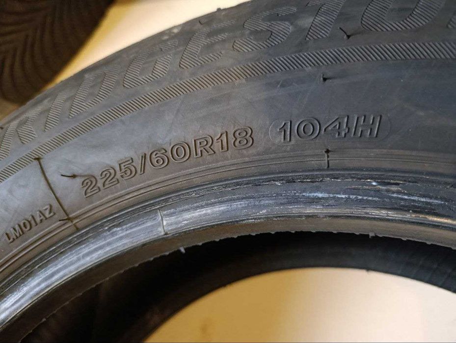 Пара шин б/у 225/60R18 104H RFT Bridgestone Blizzak LM001
