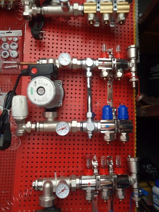 Колектор для труб теплого пола,гребенка водяного пола,в зборе,Чехия