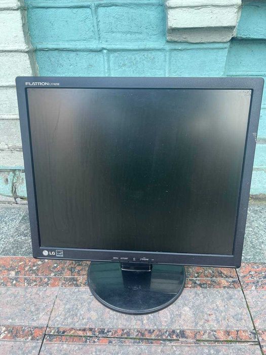 Монітор LG L1742SE (L1742SE-BF) чорний