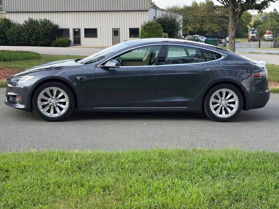 Tesla Model S      2017