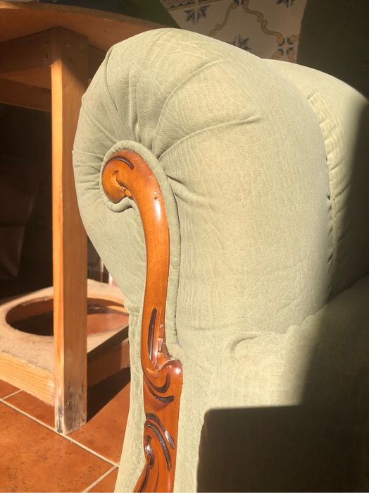 Sofá de três lugares e duas poltronas